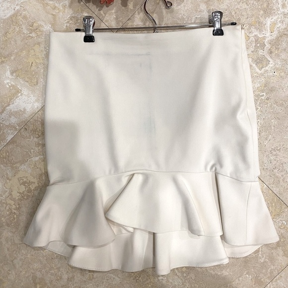 NWT Ivory Zara Pencil skirt with bottom Ruffle - M - Picture 1 of 8